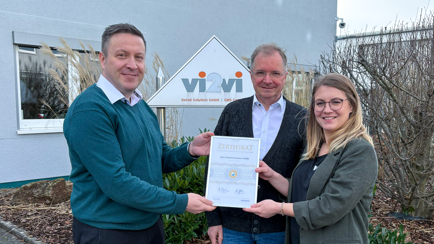 Starke Partnerschaft: Advancis überreicht Systempartner-Zertifikat an vi2vi